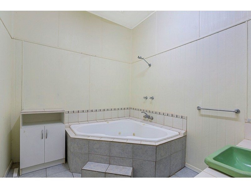 14 Rowland Court, Gowrie Mountain QLD 4350