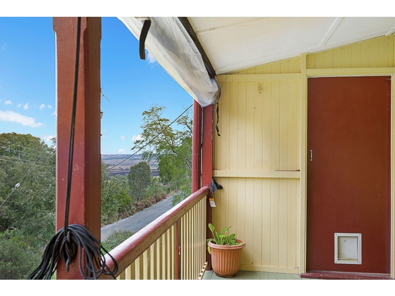 14 Rowland Court, Gowrie Mountain QLD 4350