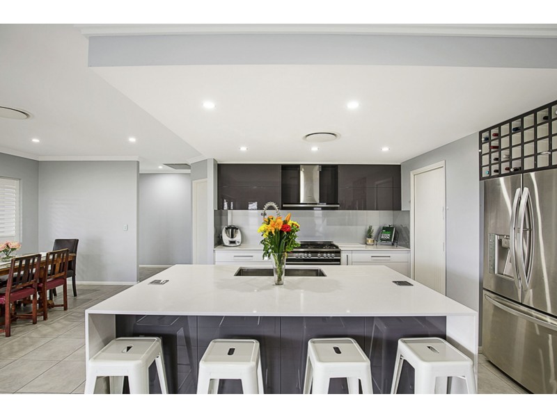 14 Kimdonn Drive, Withcott QLD 4352