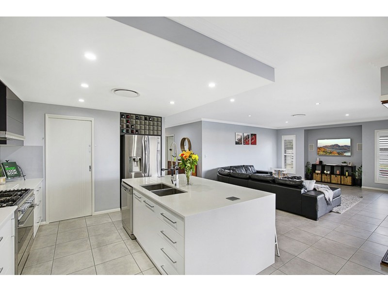 14 Kimdonn Drive, Withcott QLD 4352