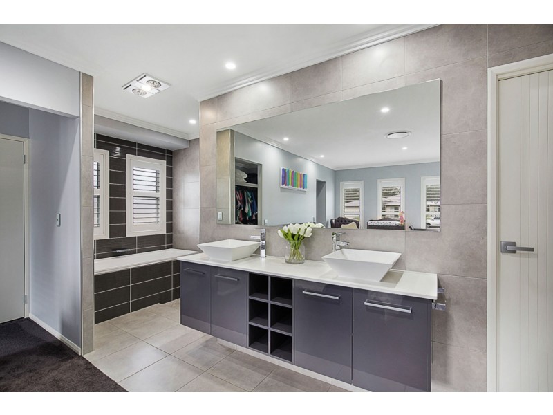 14 Kimdonn Drive, Withcott QLD 4352