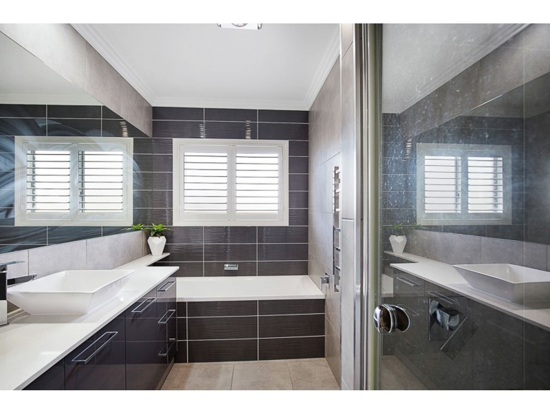 14 Kimdonn Drive, Withcott QLD 4352