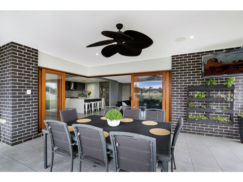 14 Kimdonn Drive, Withcott QLD 4352
