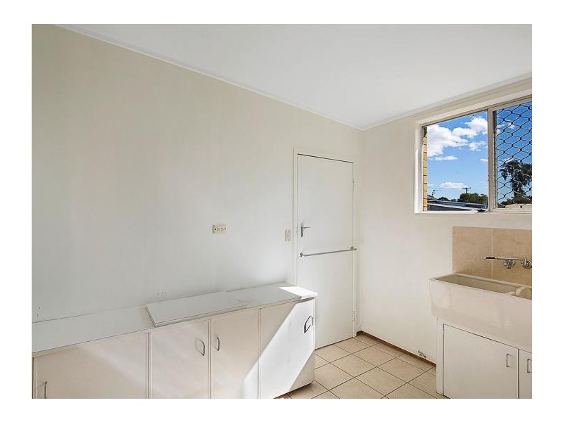 8 West Street, Oakey QLD 4401