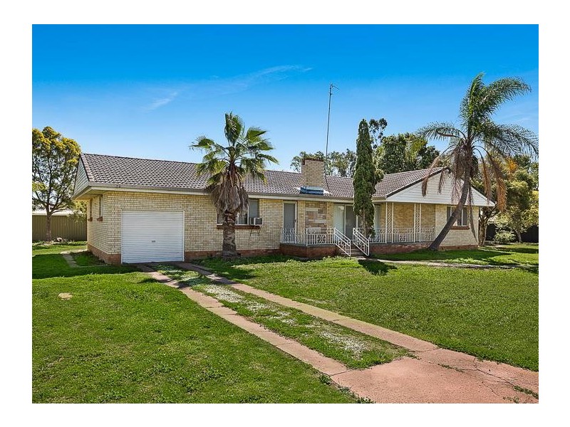 8 West Street, Oakey QLD 4401