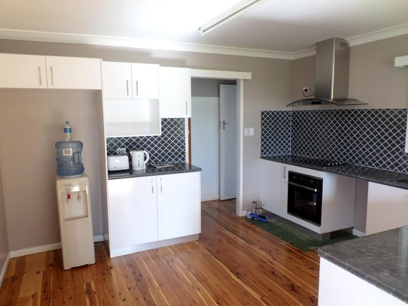 8 West Street, Oakey QLD 4401