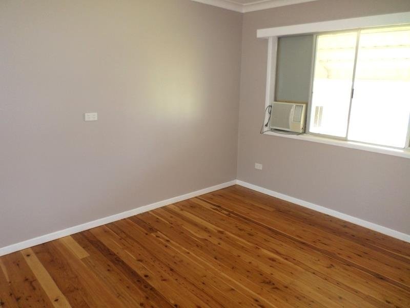 8 West Street, Oakey QLD 4401