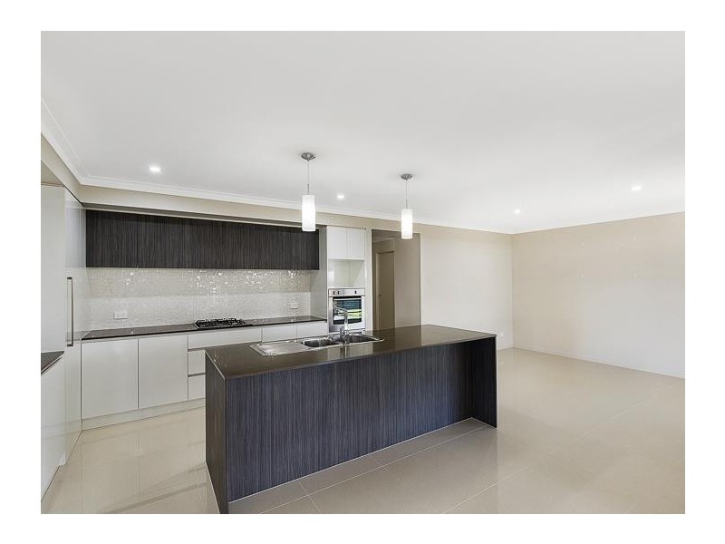 39 Pugh Street, Middle Ridge QLD 4350