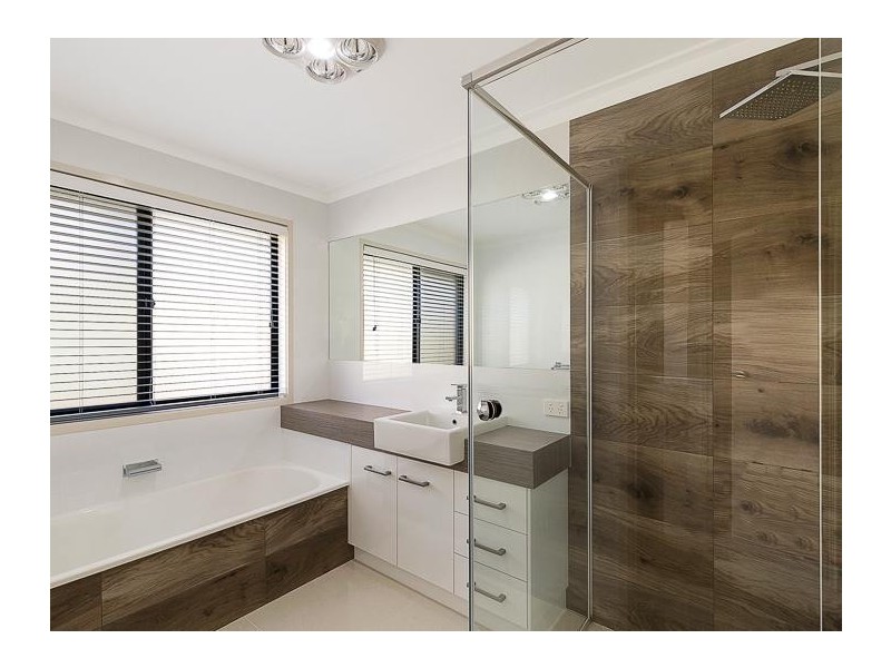 39 Pugh Street, Middle Ridge QLD 4350
