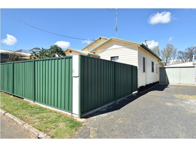 6 Dexter Street, South Toowoomba QLD 4350