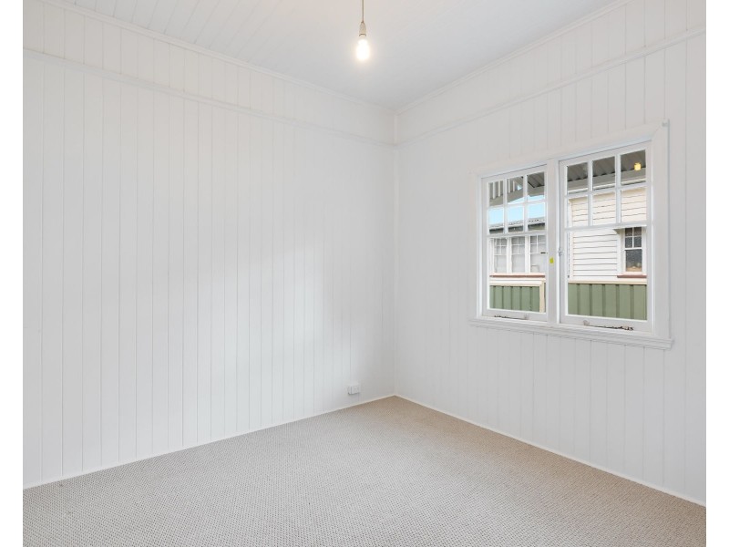 4 Tozer Street, Newtown QLD 4350