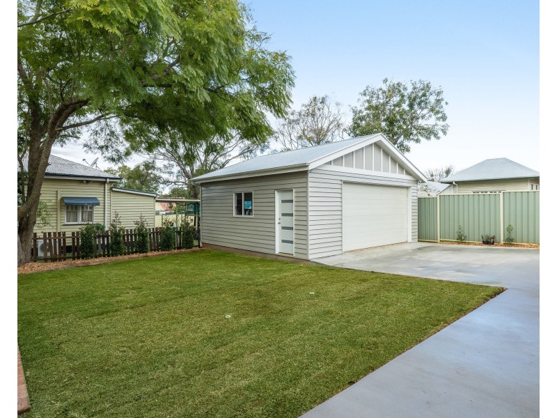4 Tozer Street, Newtown QLD 4350