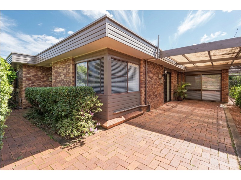11 Dora Street, South Toowoomba QLD 4350