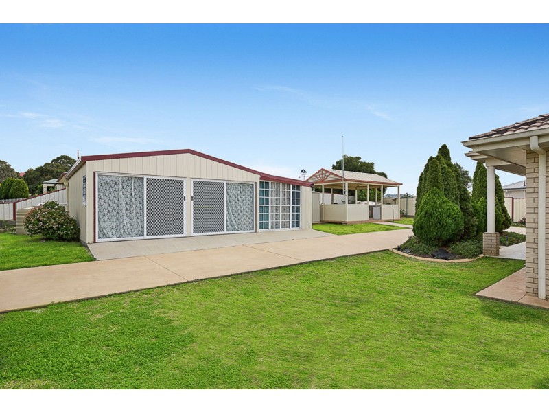 36 Belclaire Drive, Westbrook QLD 4350