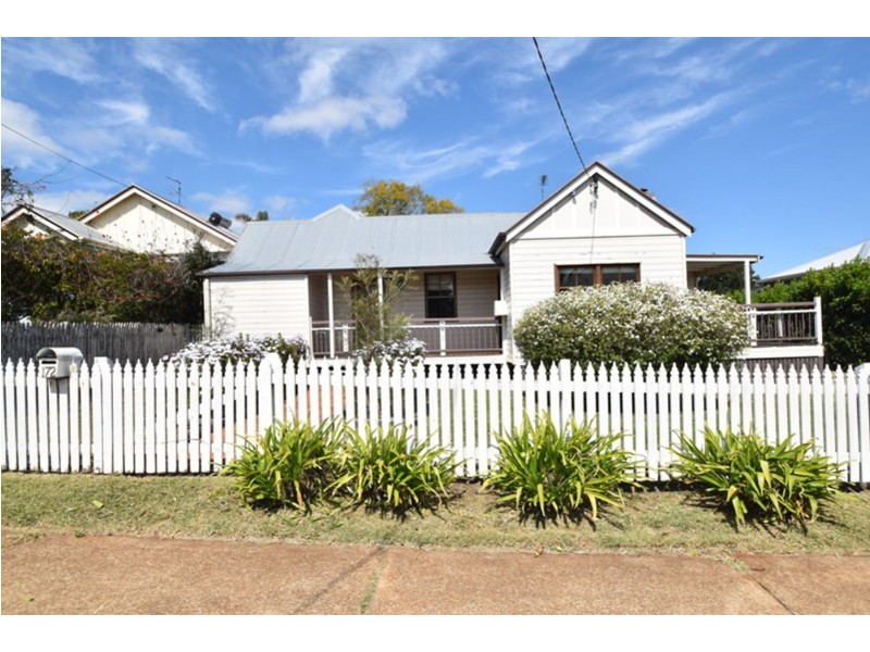 172 South Street, Centenary Heights QLD 4350