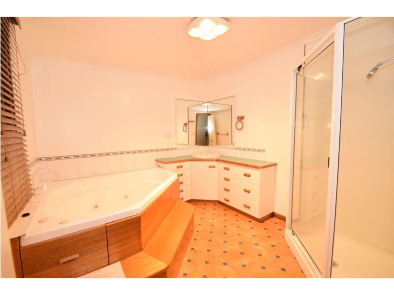 172 South Street, Centenary Heights QLD 4350