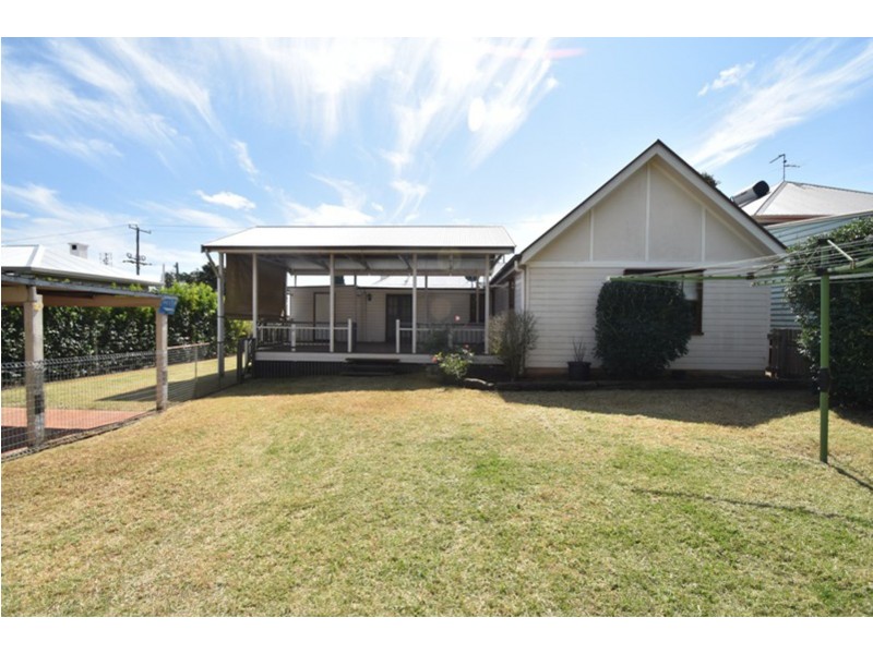 172 South Street, Centenary Heights QLD 4350