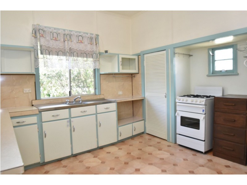 4 Underwood Crescent, Harristown QLD 4350