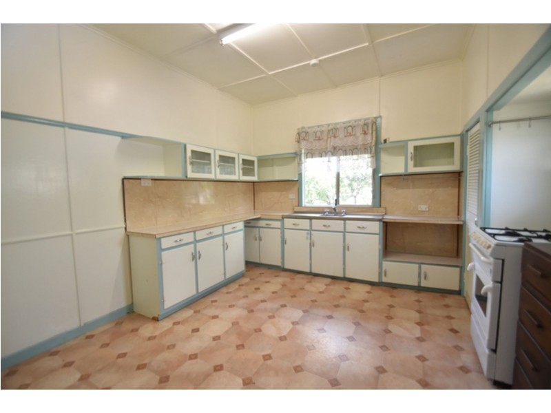 4 Underwood Crescent, Harristown QLD 4350