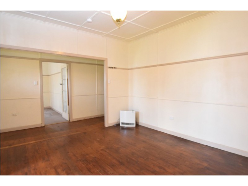 4 Underwood Crescent, Harristown QLD 4350