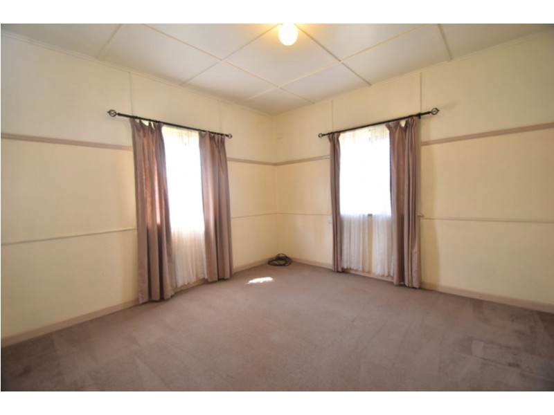 4 Underwood Crescent, Harristown QLD 4350