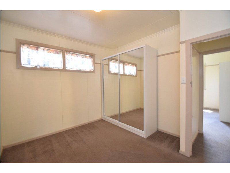 4 Underwood Crescent, Harristown QLD 4350