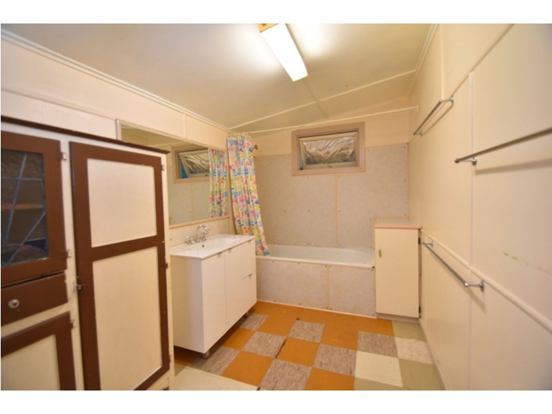 4 Underwood Crescent, Harristown QLD 4350