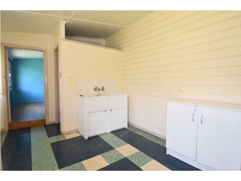 4 Underwood Crescent, Harristown QLD 4350