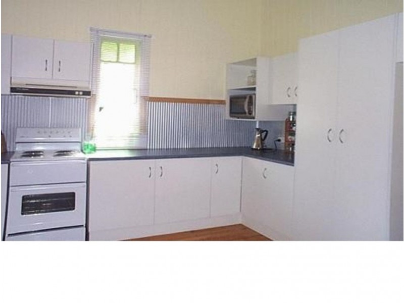 85 West Street, Newtown QLD 4350