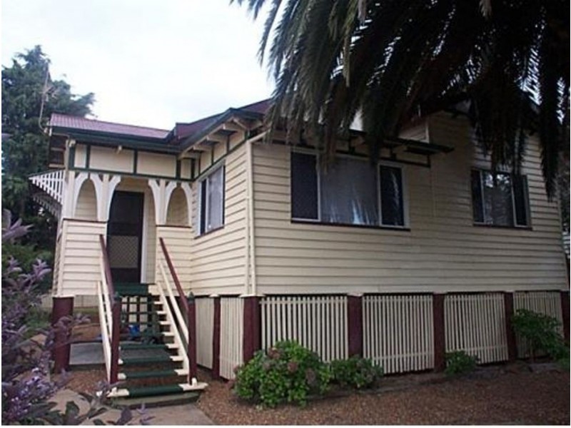 85 West Street, Newtown QLD 4350