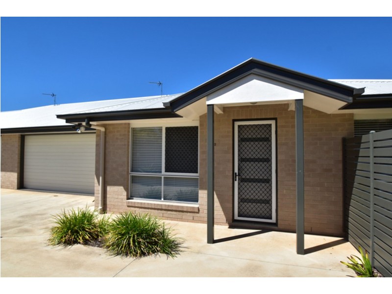 2/15a Searle Street, South Toowoomba QLD 4350