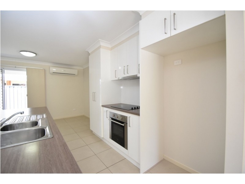 2/15a Searle Street, South Toowoomba QLD 4350
