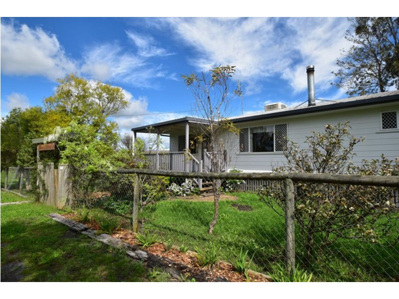 30 Balfour Street, Wyreema QLD 4352