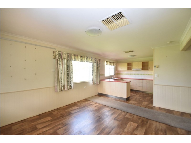 30 Balfour Street, Wyreema QLD 4352