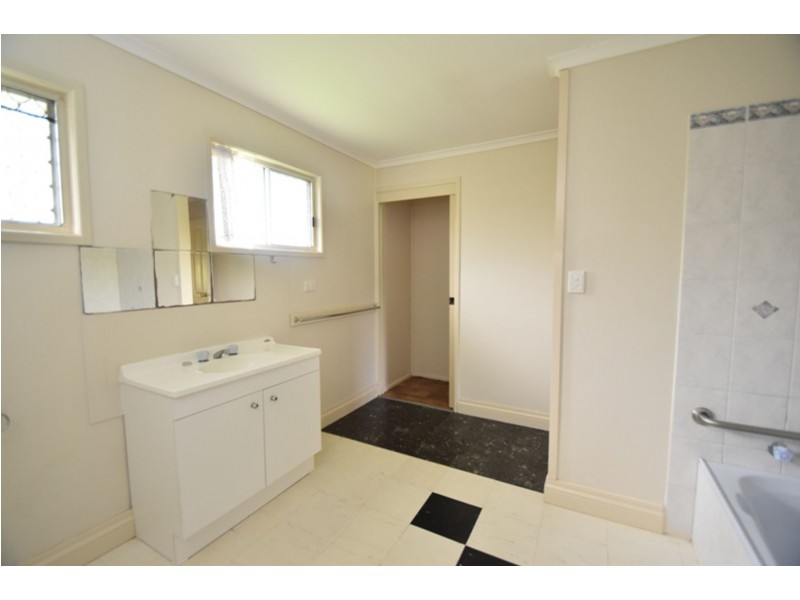 30 Balfour Street, Wyreema QLD 4352