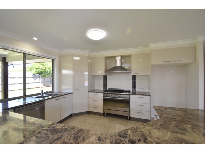 6 Argus Court, Middle Ridge QLD 4350