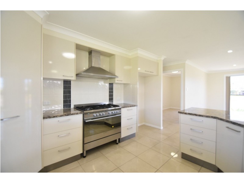 6 Argus Court, Middle Ridge QLD 4350