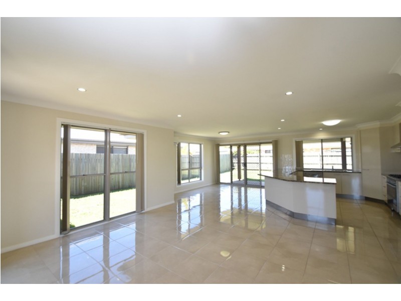 6 Argus Court, Middle Ridge QLD 4350