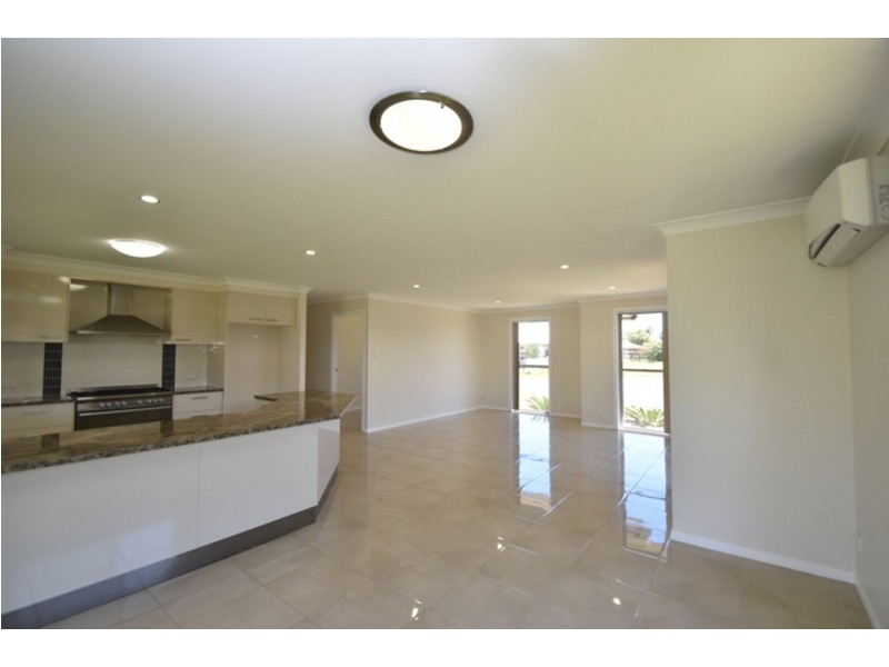 6 Argus Court, Middle Ridge QLD 4350