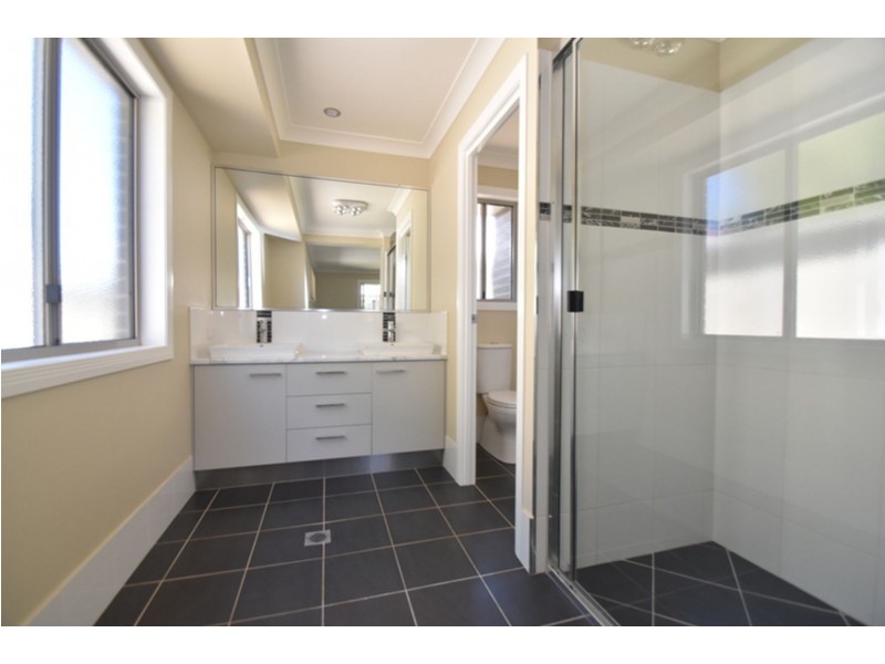 6 Argus Court, Middle Ridge QLD 4350