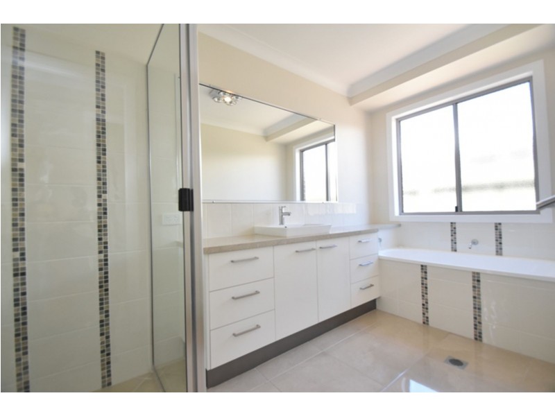 6 Argus Court, Middle Ridge QLD 4350