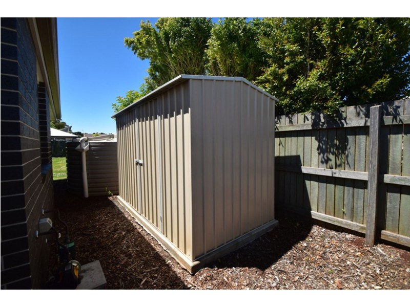 6 Argus Court, Middle Ridge QLD 4350