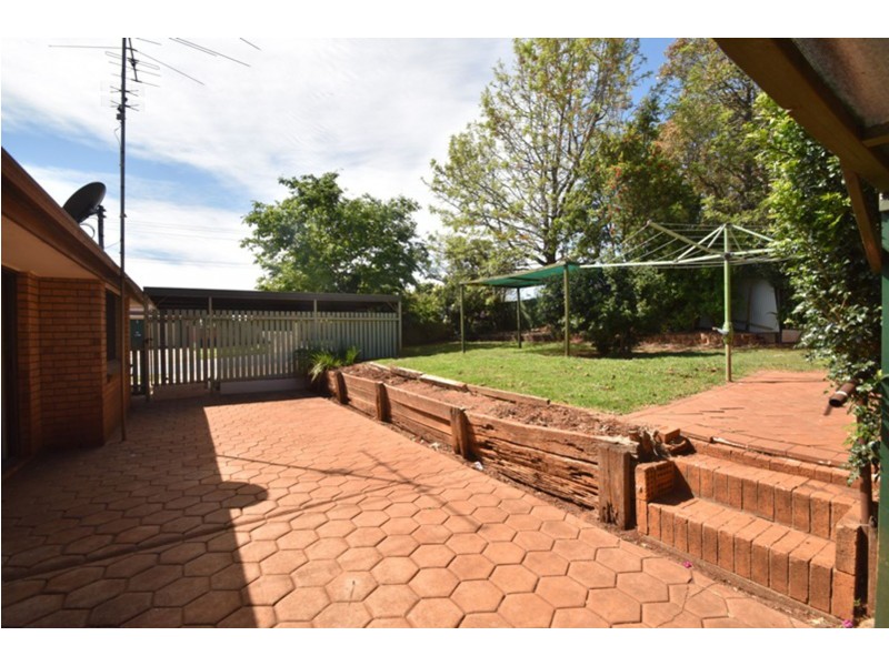 2 Champagne Crescent, Wilsonton Heights QLD 4350