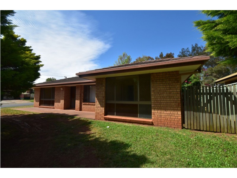 2 Champagne Crescent, Wilsonton Heights QLD 4350