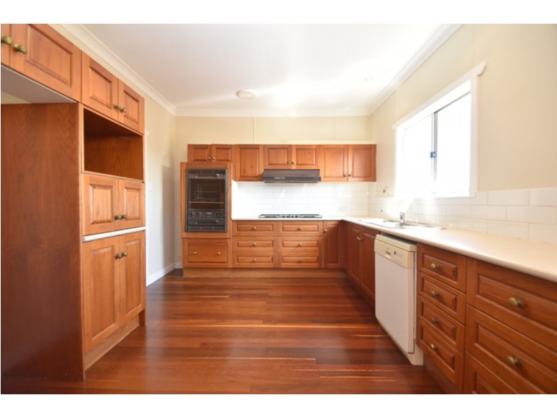 25a West Street, Newtown QLD 4350