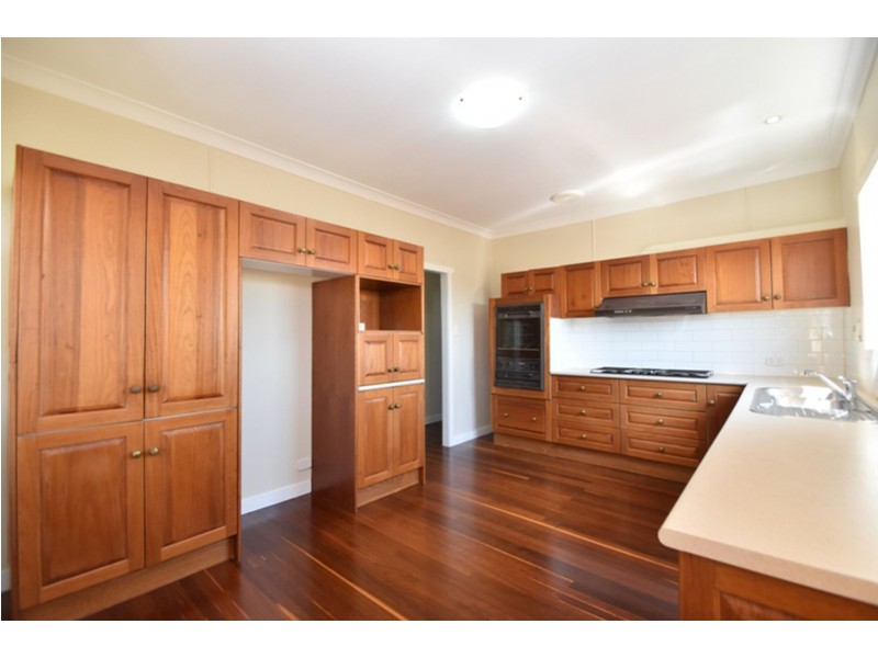 25a West Street, Newtown QLD 4350