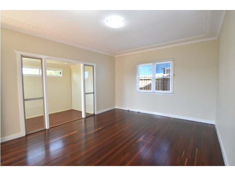 25a West Street, Newtown QLD 4350