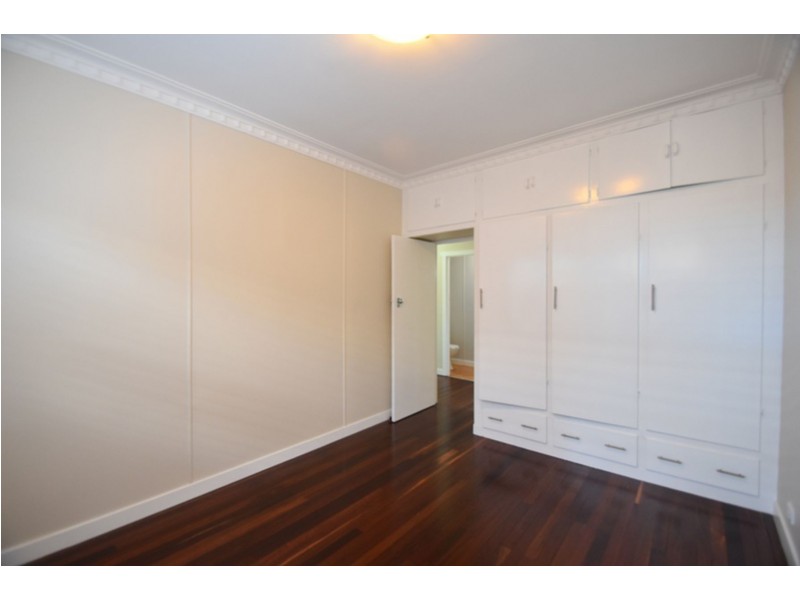 25a West Street, Newtown QLD 4350