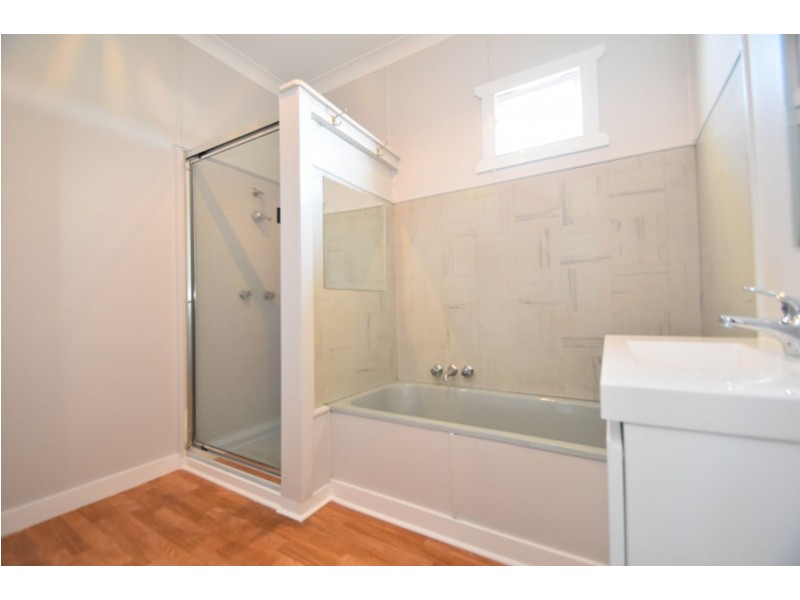 25a West Street, Newtown QLD 4350