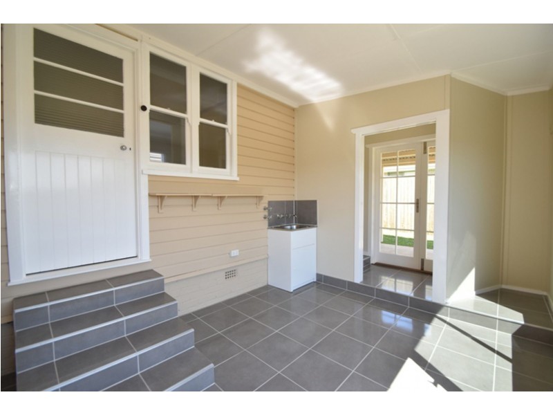 25a West Street, Newtown QLD 4350